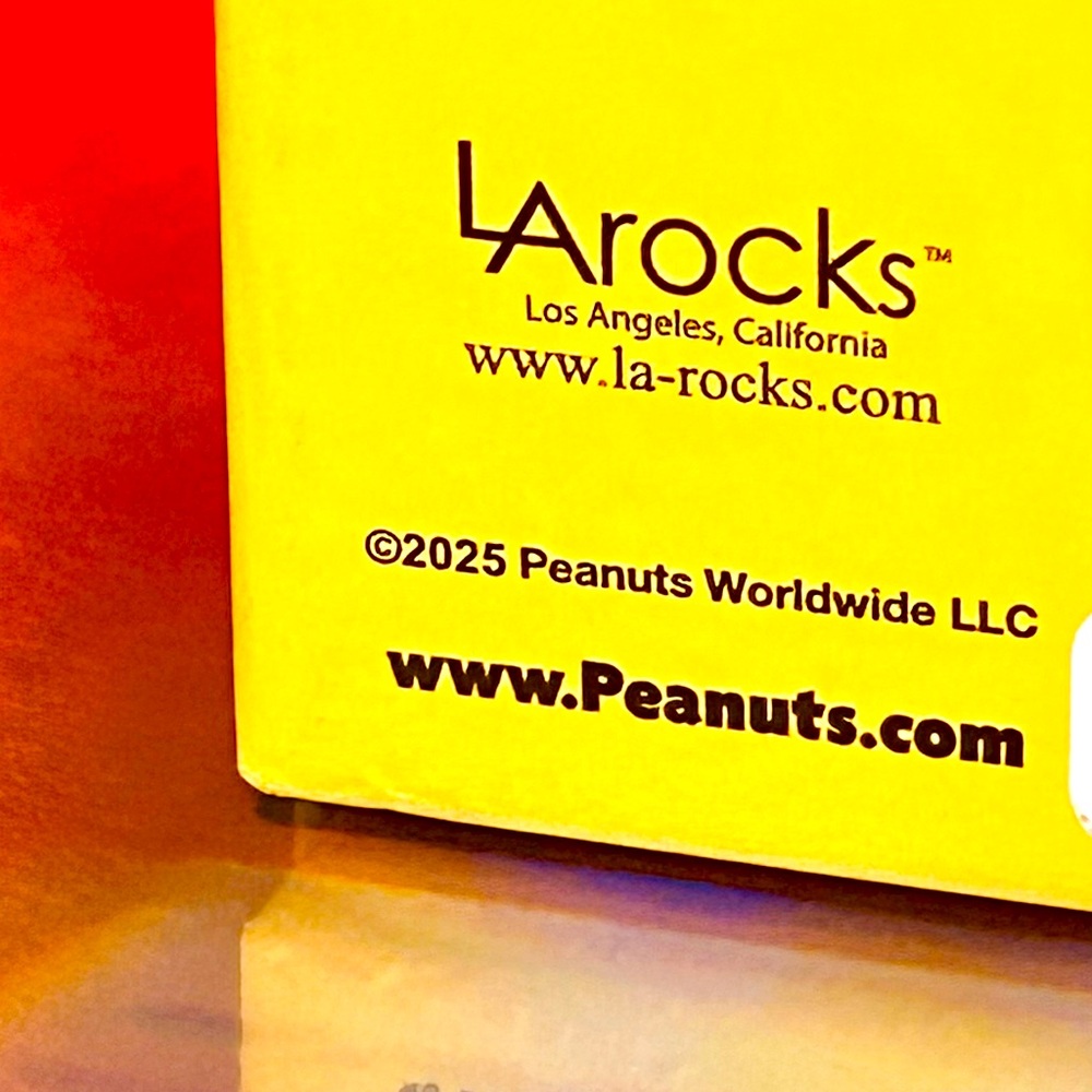 SNOOPY Clip on Keychain Dazzling Rhinestones
New in the Box - Picture 3 of 4